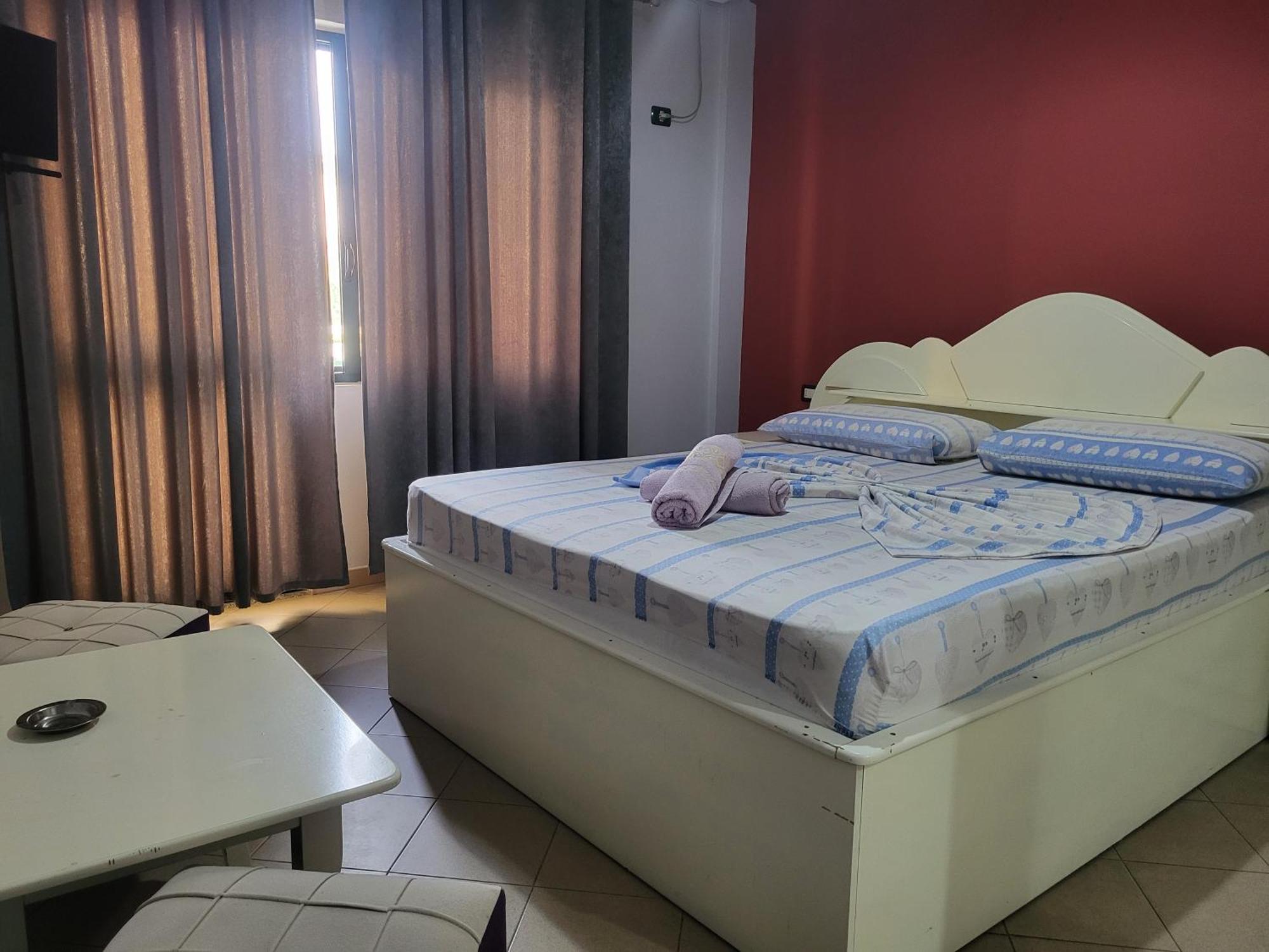 Hotel Europa Lezhë Екстериор снимка
