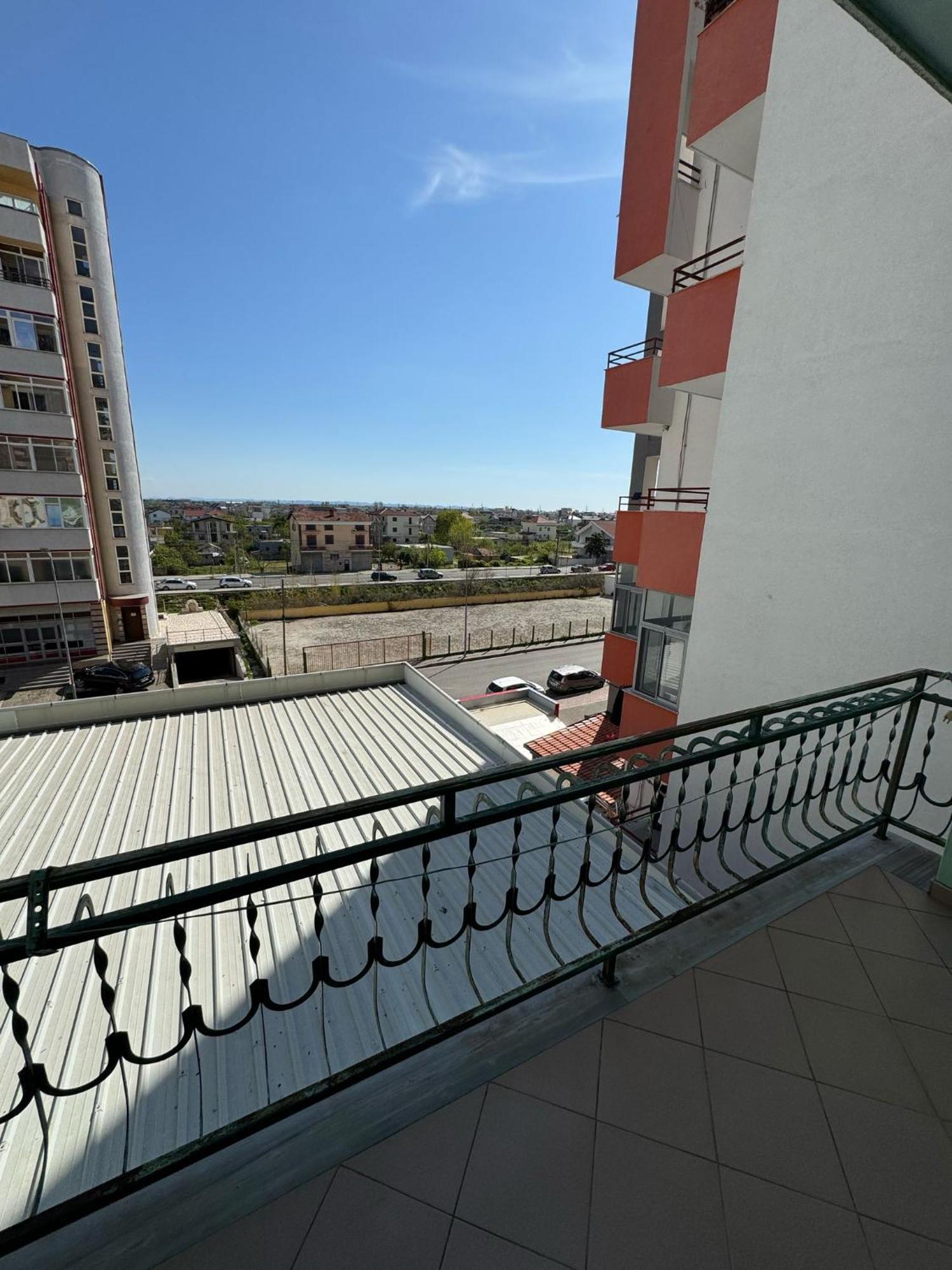 Hotel Europa Lezhë Екстериор снимка