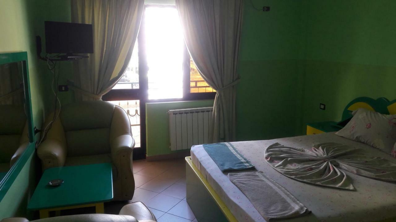 Hotel Europa Lezhë Екстериор снимка
