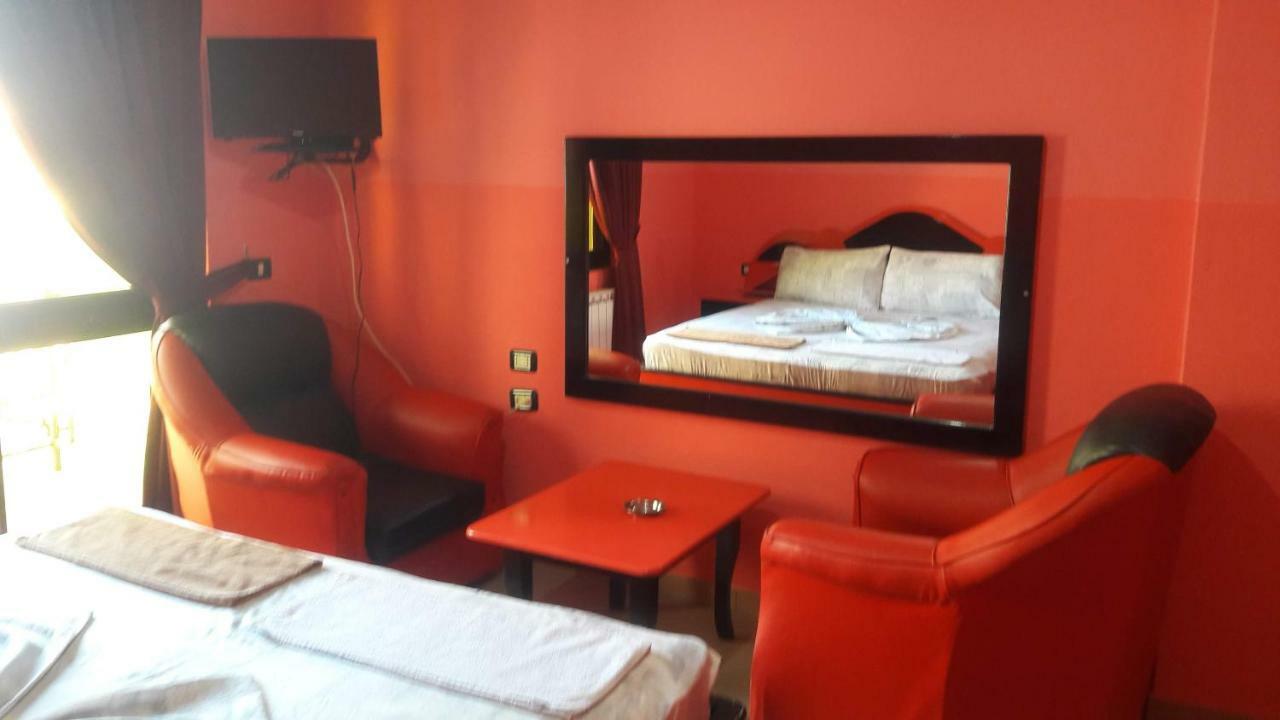Hotel Europa Lezhë Екстериор снимка