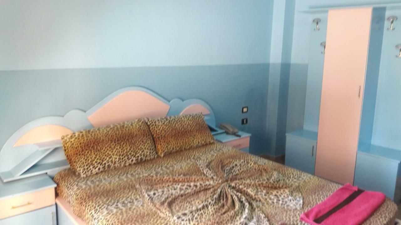Hotel Europa Lezhë Екстериор снимка
