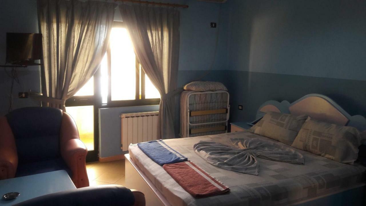Hotel Europa Lezhë Екстериор снимка